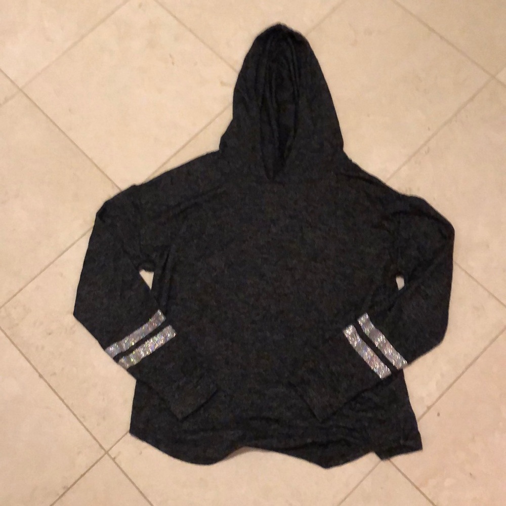 Thin hooded girls top